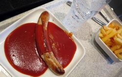 Currywurst in der Kantine
