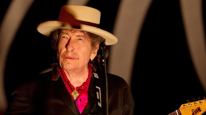 Einer der wenigen Anlässe der letzten Jahrzehnte, bei denen er sich fotografieren ließ: Bob Dylan bei einem Auftritt 2011in Ho-C