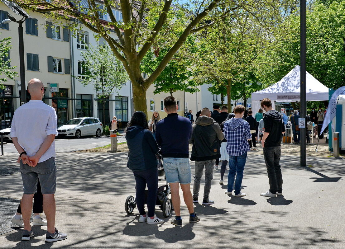 Stadt-2505-6Cafe opening-Niethammer