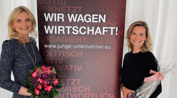 Isabel Grupp (links) ist als Landesvorsitzende von »Die Jungen Unternehmer« Nachfolgerin von Christine Schmidberger.