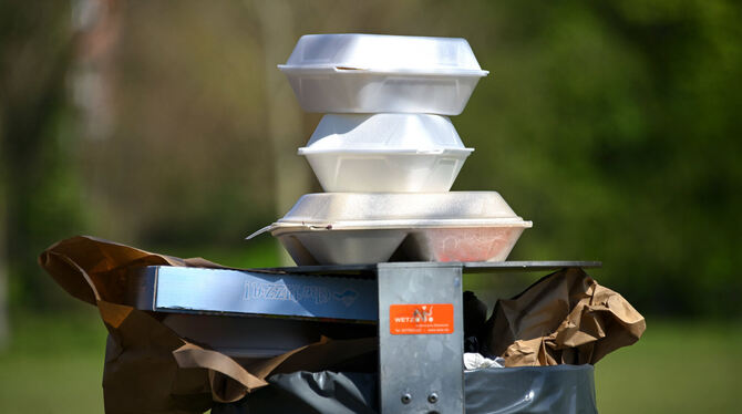 Markante Türme auf Mülleimern soll es nicht mehr geben in der Stadt.  FOTO: DPA