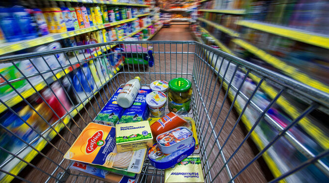 Beim Einkauf werden Zusatzstoffe oft ungewollt mitgekauft.  FOTO: BÜTTNER/DPA