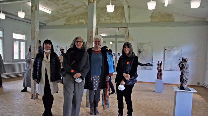 Bettina Baur, Regina Brenner, Angela Eichhorn und Sissi Katefidis haben die gemeinsame Ausstellung gestaltet.  FOTO: ZELLER-RAUS