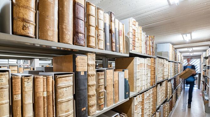 Kilometerweise lagern alte Handschriften in der Tübinger Universitätsbibliothek. Bislang war ihre Entzifferung eine mühsame Aufg