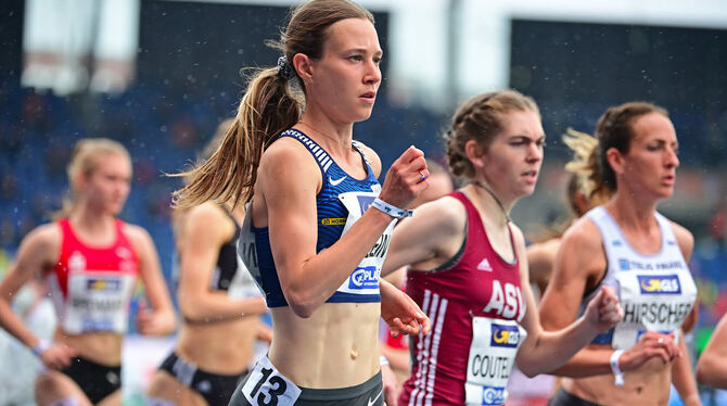 Die Tübingerin Hanna Klein läuft über 1 500 Meter zu Gold.  FOTO: VALERIA WITTERS
