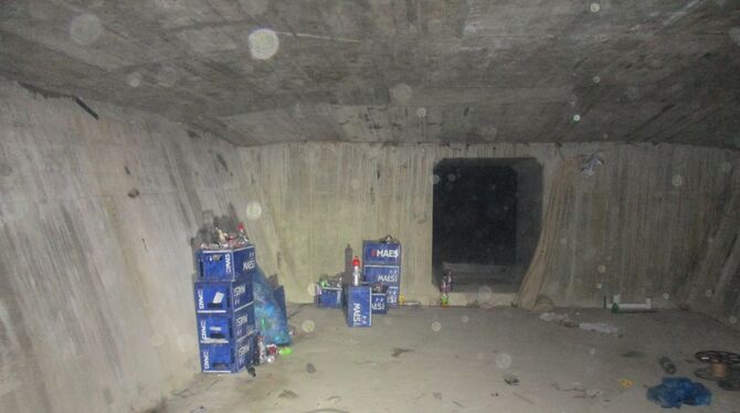 Autobahnbrücke Hier sollen bis zu 100 Personen gefeiert haben.