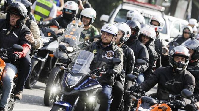 Bolsonaro auf Motorrad Bolsonaro auf Motorrad