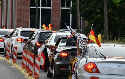 Autokorso in Reutlingen nach dem Sieg der Deutschen