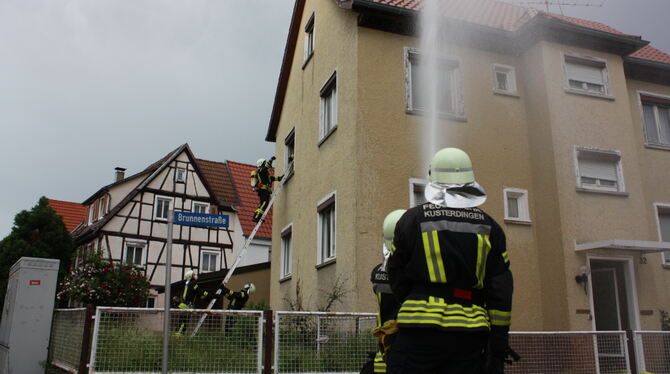 Training für den Ernstfall: Die Gemeinde stellt  den Kameraden  ein Gebäude zur Verfügung.  FOTO: STURM