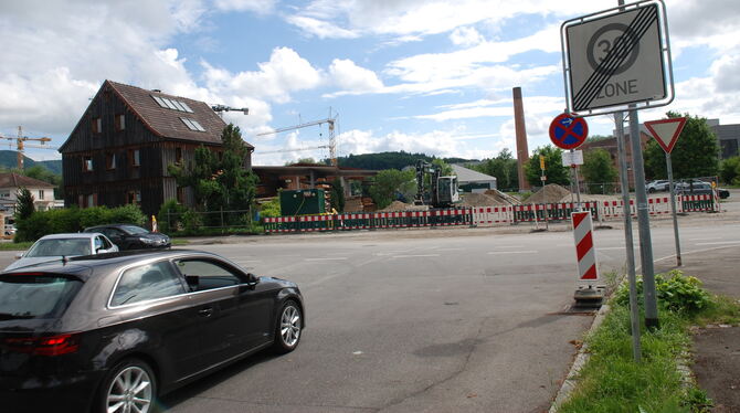 Auf der Grenze zwischen Metzingen und Neuhausen wird ein Kreisverkehr gebaut, der auch ins Gebiet Braike-Wangen führen wird.
