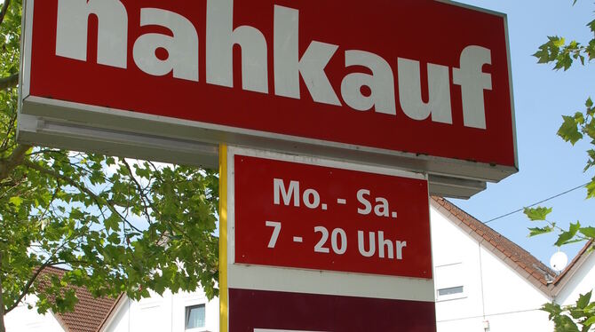 Im ehemaligen Nahkauf-Markt in Neuhausen verkauft seit 2019 nur noch eine Bäckerfiliale Backwerk von der Alb. Das Gebäude liegt