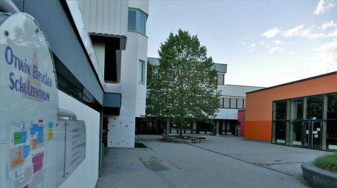 Mit viel neuer Technik soll das Otwin-Brucker-Schulzentrum Pliezhausen für den digitalen Unterricht fit gemacht werden.  FOTO: L