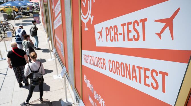 Erst testen, dann fliegen: In einem Corona-Testzentrum in Leipzig werden neben PCR-Tests auch kostenlose Schnelltests angeboten.