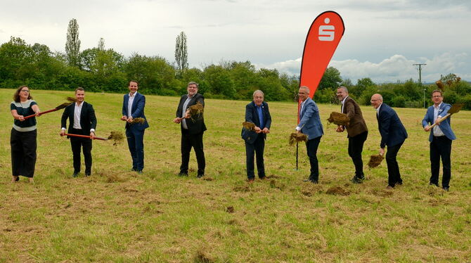 Verdichtetem Boden kommt man nur gemeinsam bei (von rechts): Personalratsvorsitzender Dirk Fauser, die Vorstandsmitglieder Joche