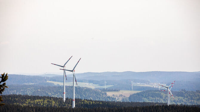 Im Schwarzwald drehen sich die Windräder, auf der Alb noch selten. FOTO: DITFURTH/DPA