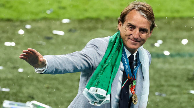Der Vater des Erfolgs: Italiens Trainer Roberto Mancini.  FOTO: CHARISIUS/DPA