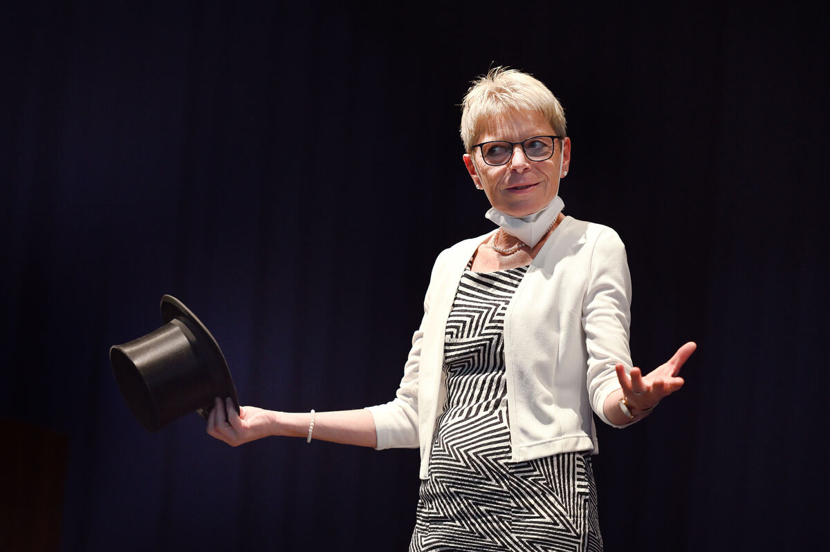 Doris HertkornGärtner als Rektorin der KelternSchule in Metzingen
