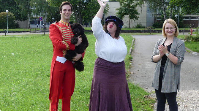 Kindervarieté in Riederich für den ganzen Landkreis machen Steffen Kromer, Sandra Linsenmayer (Mitte) und Antje Kochendörfer mö Kindervarieté in Riederich für den ganzen Landkreis machen Steffen Kromer, Sandra Linsenmayer (Mitte) und Antje Kochendörfer mö