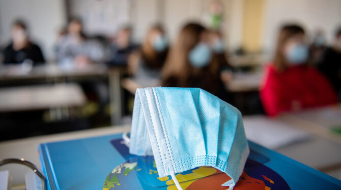 Fernunterricht, Wechselunterricht, Präsenzunterricht, Maskenpflicht, Tests – die Pandemie fordert nicht nur Schülern viel ab.  F