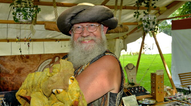 Luftikus ist einer der Akteure auf dem Mittelaltermarkt im Volkspark. FOTO: NIETHAMMER Luftikus ist einer der Akteure auf dem Mittelaltermarkt im Volkspark. FOTO: NIETHAMMER