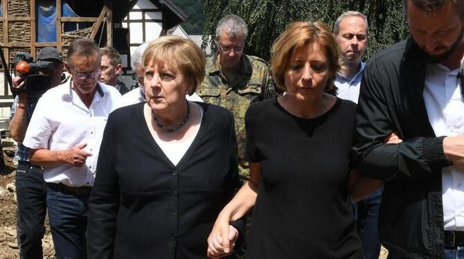 Angela Merkel im Hochwassergebiet Angela Merkel im Hochwassergebiet