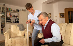 Hilfe im häuslichen Umfeld: Ambulante Pflegedienste unterstützen Senioren – wenn denn ausreichend Fachkräfte vorhanden sind. Doc