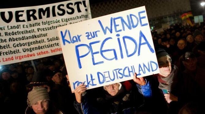 Teilnehmer einer »Pegida«-Demonstration in Dresden. Foto: Arno Burgi/Archiv
