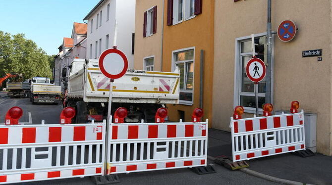 Die Lindachstraße ist ab der Ecke zur Georgenstraße ein kleines Stückchen bis zur Hindenburgstraße voll gesperrt.