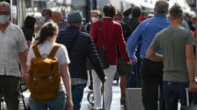 Reisende am Frankfurter Hauptbahnhof