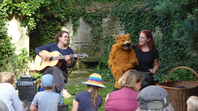 Hanna Herrlich (links) mit Rosi Zümendorf. FOTOS: BERNKLAU