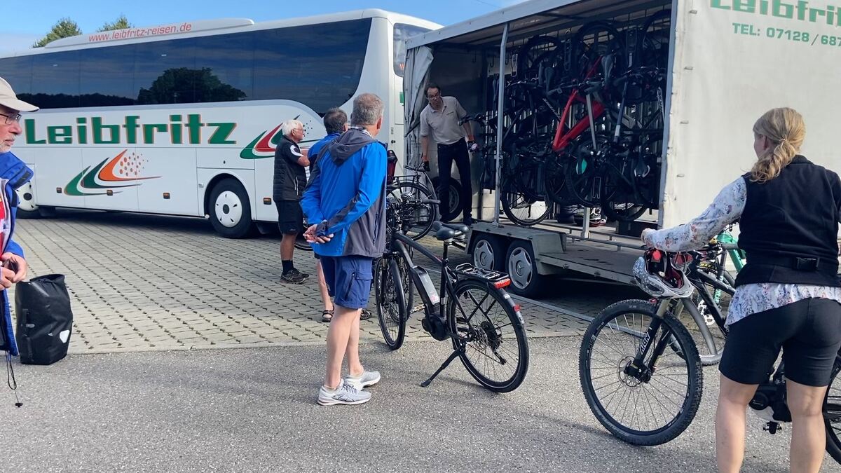 18_GEA-Radtour_Verladen Räder_Foto Bräuninger