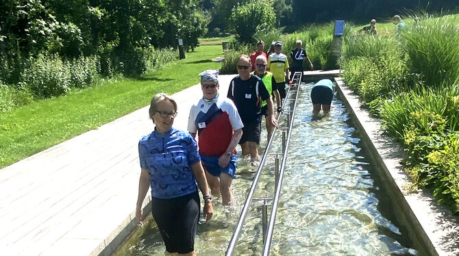 Wohltuende Abkühlung beim Kneippbad an der Lauchert bei Gammertingen. Wohltuende Abkühlung beim Kneippbad an der Lauchert bei Gammertingen.