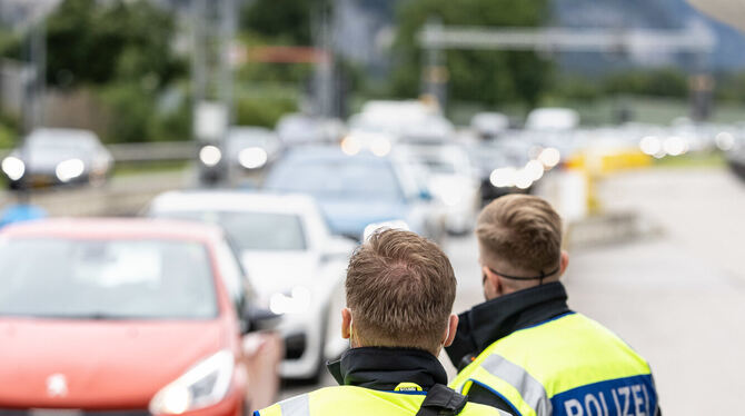 Die Bundespolizei kontrolliert die Testpflicht für Reiserückkehrer. FOTO: BALK/DPA