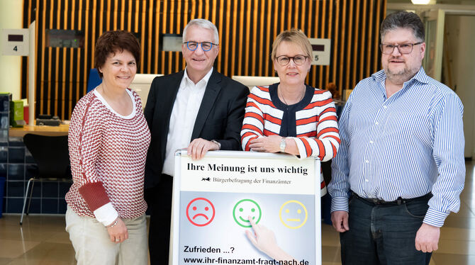 Heike Brucklacher, Dieter Möhler, Corinna Schell und Dieter Schmid (von links) vom Finanzamt Reutlingen informierten über die St