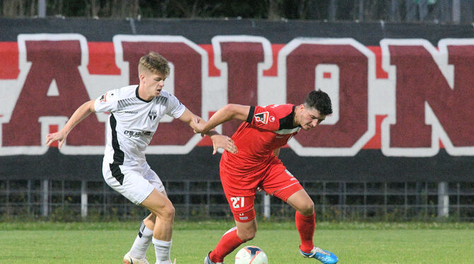 Armin Zukic (rechts) vom SSV Reutlingen.