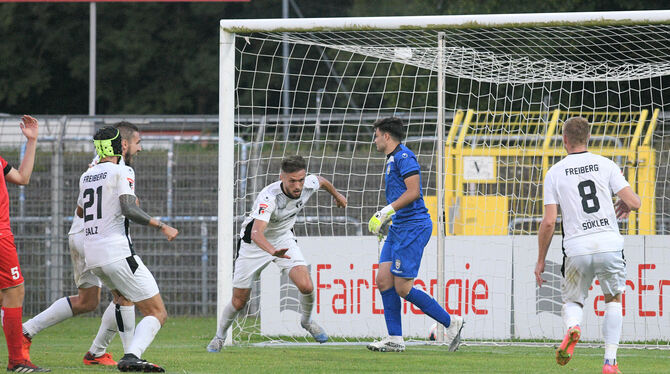 Torschütze für den SGV Freiberg: Volkan Celiktas (Mitte