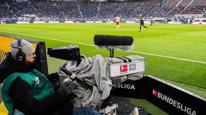 Es geht wieder los: Die Fußball-Bundesliga startet in ihre 59. Saison. FOTO: MICHAEL/DPA