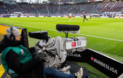 Es geht wieder los: Die Fußball-Bundesliga startet in ihre 59. Saison. FOTO: MICHAEL/DPA