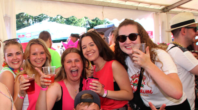 Gute Laune bei den knapp 500 Gästen der Mallorca-Party in Kohlstetten.