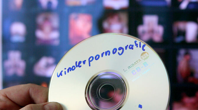 Immer wieder finden Ermittler auf Rechnern Kinderpornografie.  FOTO: PETER FÖRSTER/DPA