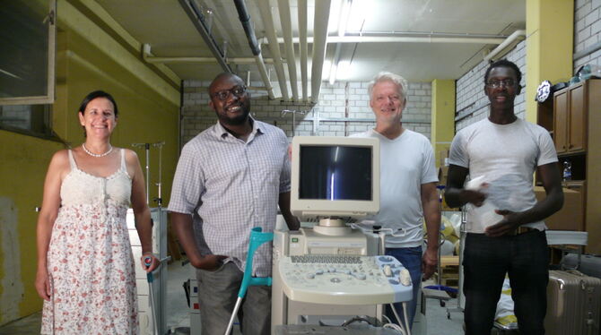 Kusterdinger Verein Allianz für Entwicklungsinitiativen sammelt medizinisches Equipment für Gambia und schickt es dorthin. Von l