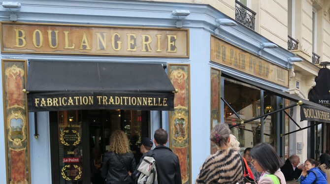 Schlange stehen vor den Boulangerien ist in Paris ein vertrautes Bild. FOTOS: KALMBACH