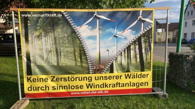 Windkraft-Gegner auf der Alb melden sich mit einer Plakataktion zu Wort. FOTO: PRIVAT