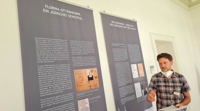 Der Historiker Dr. Bernd Reichelt führt auf Anfrage durch die Ausstellung im ZfP Zwielfalten, die sich mit jüdischen Zwangsalten