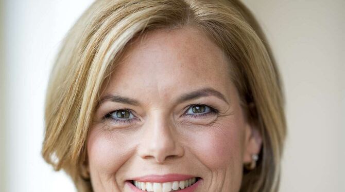Julia Klöckner, Bundesministerin für Ernährung und Landwirtschaft, diskutiert über regionale Lebensmittelproduktion.  FOTO: CDU
