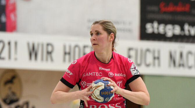 Nationalspielerin Marlene Kalf wird die Pink Ladies auch in der neuen Saison aufs Feld führen. Foto: T. Baur/Eibner