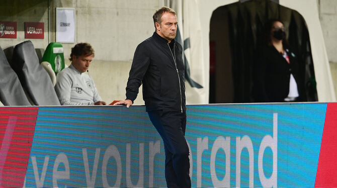 Freude sieht anders aus: Bundestrainer Hansi Flick in St. Gallen. FOTO: VALERIA WITTERS