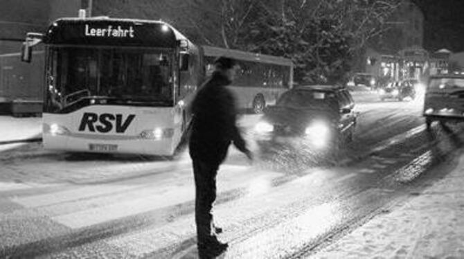 Blockierte gestern Abend in Höhe der Silberbar den Verkehr - ein RSV-Gelenkbus, der die Steinenbergstraße herunter ins &raquo;Tr