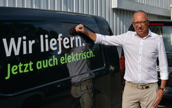 Wolfgang Schmid, Geschäftsführer der S-Mail/GEA Post-Service GmbH, setzt auf Elektromobilität.  FOTO: PIETH