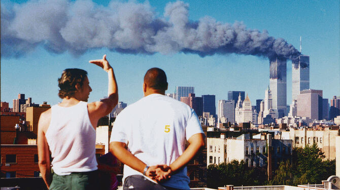 Eine der wenigen Aufnahmen, die Steffen Tahlemann am 11. September 2001 vom Dach seines Apartmenthauses aus gemacht hat. FOTO: S